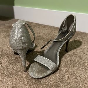 I am selling 2in 9.5 silver Worthington heels